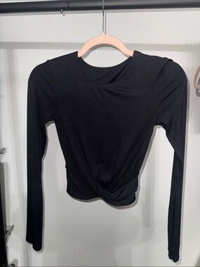 Vuori Black Long-Sleeve Twist-Front Top